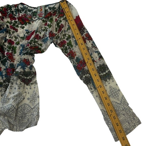 Johnny Was pullover top women’s size XS tropical birds summery vacation casual - Picture 16 of 16